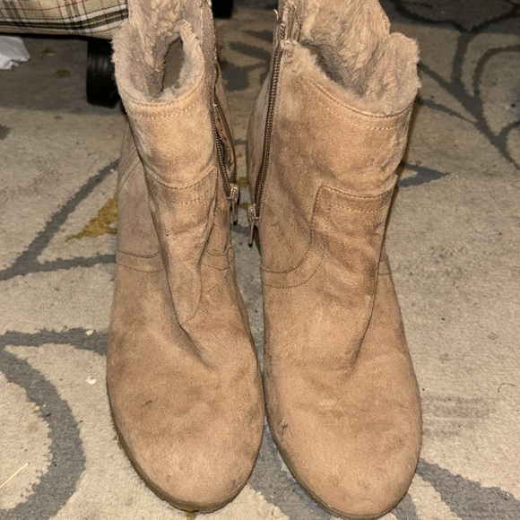 Old Navy Wedge Fur-lined Booties 8.5 - Picture 2 of 5